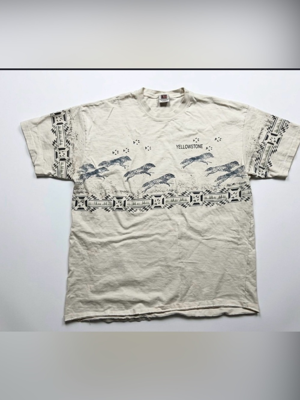 Short Sleeve Graphic Tee in Cream with Navy Print single stitch vintage